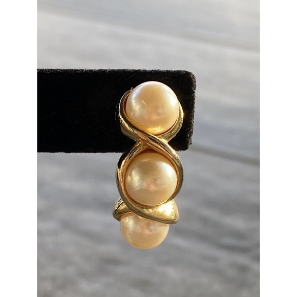 Vintage Clip Ons Earrings Three Faux Pearls Gold Tone Estate - Picture 6 of 12